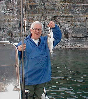 Note how close to the shore we are. At times it was possible to cast onto the rocks. The water was less than 2m deep under the boat.