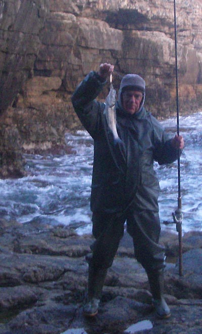 Smaller than Ben's but nonetheless a welcome conclusion to our morning's fishing. The picture's a bit fuzzy 'cos we (me and the bass) moved.