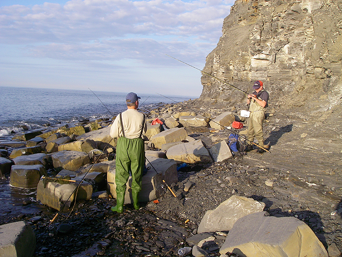 nigel and David fiddle with the gear as they prepare for an onslaught on the mullet and bass.