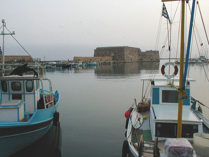 The big barracuda were just to the right of the fort.