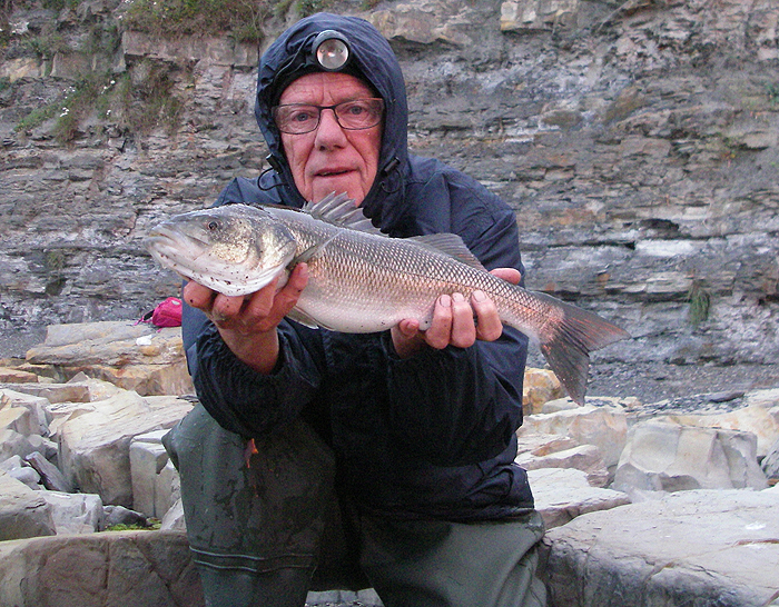 I'm gradually improving at taking my own picture. See my nice pink bag in the background!