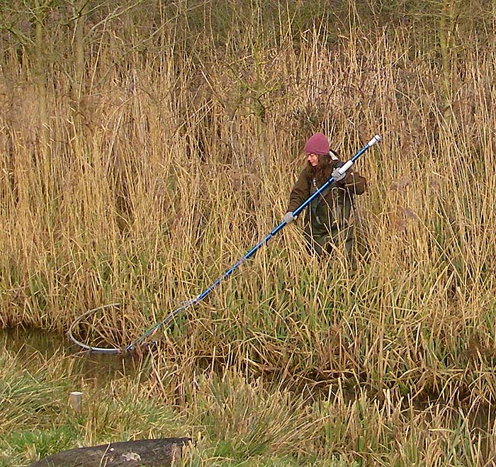 The sensor on the long pole is really hard work but it's the only way to locate the young pike bearing tags..
