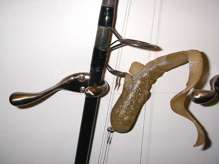 With the coat hook sideways on the rod sits comfortably in either of the curved extensions.